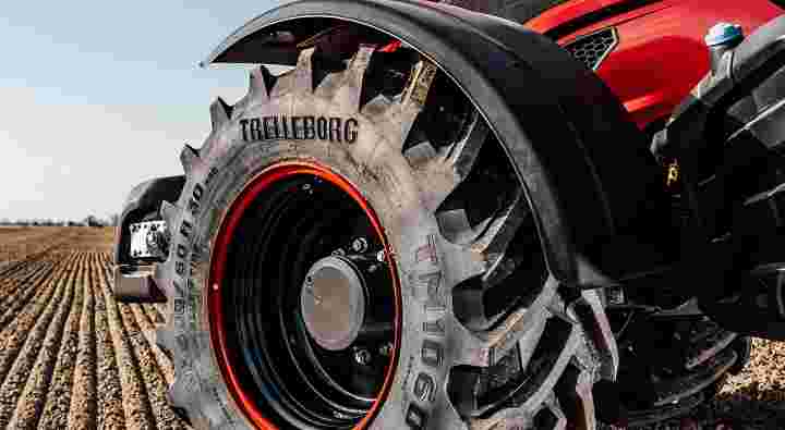 Trelleborg celebrates Valtra’s 70th anniversary with ‘YourTire’