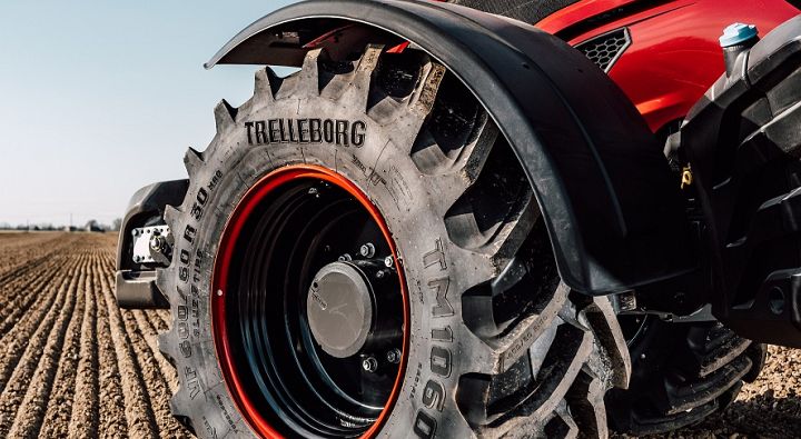 Trelleborg celebrates Valtra’s 70th anniversary with ‘YourTire’